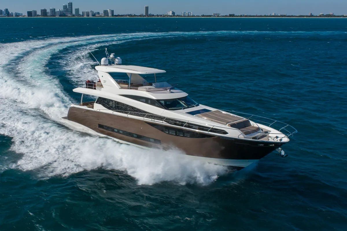 80' Prestige flybridge 2015